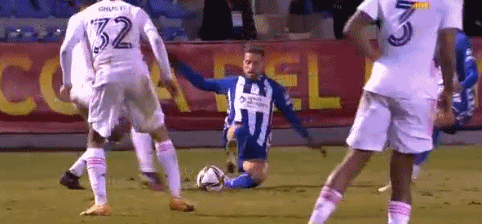 有惊无险，小麦和孔蒂所乘飞机警告灯误报导致飞机迫降