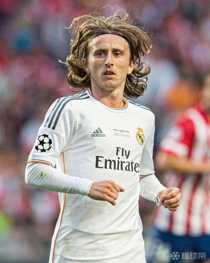 梅西职业生涯获得13座联赛冠军：西甲10冠、法甲2冠、美职联1冠