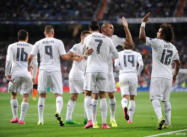 十人热刺4-0哥本哈根，范德芬一条龙破门，布伦南进球+染红