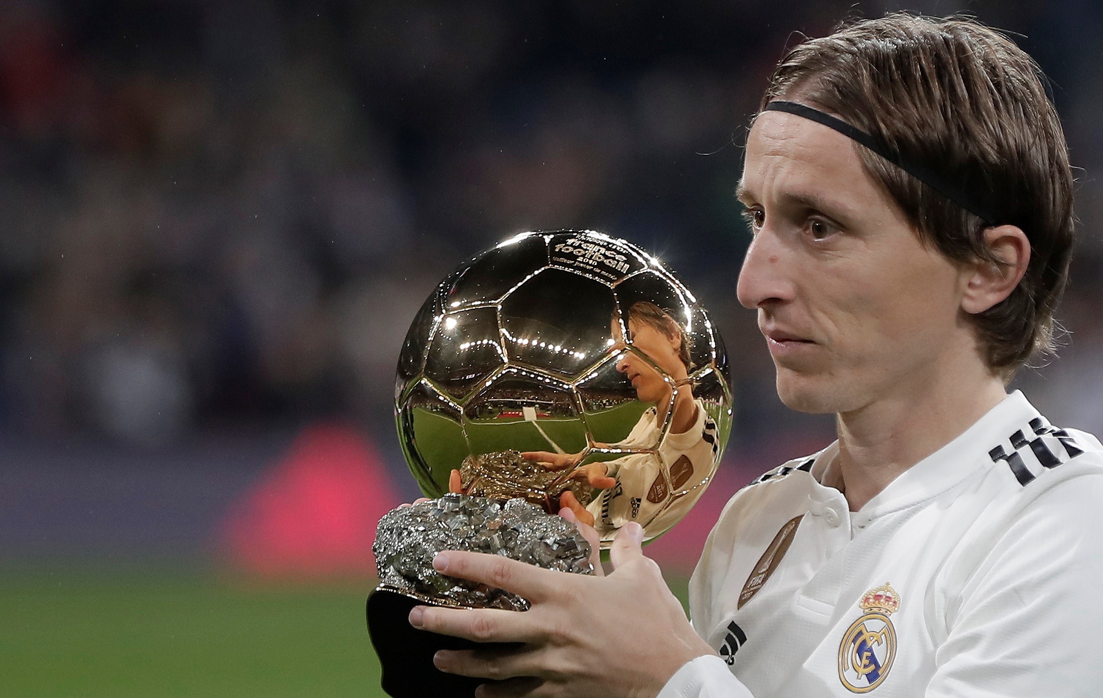 意甲半场：穆哈雷莫维奇传射，萨索洛暂2-1佛罗伦萨